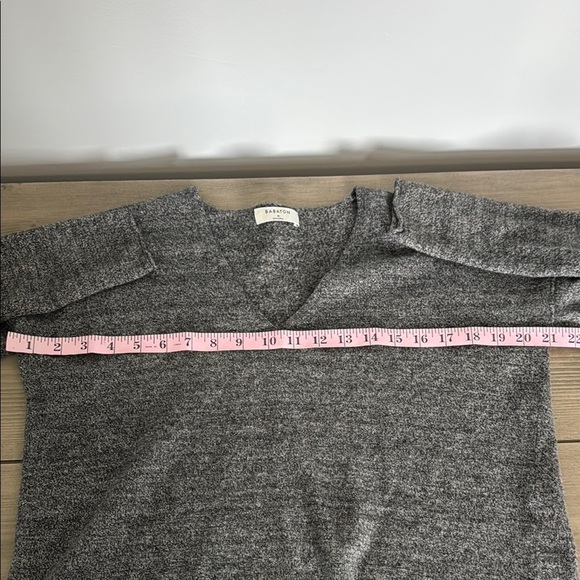 Babaton Aritzia Erin Gray V-Neck Sweater - Picture 7 of 7